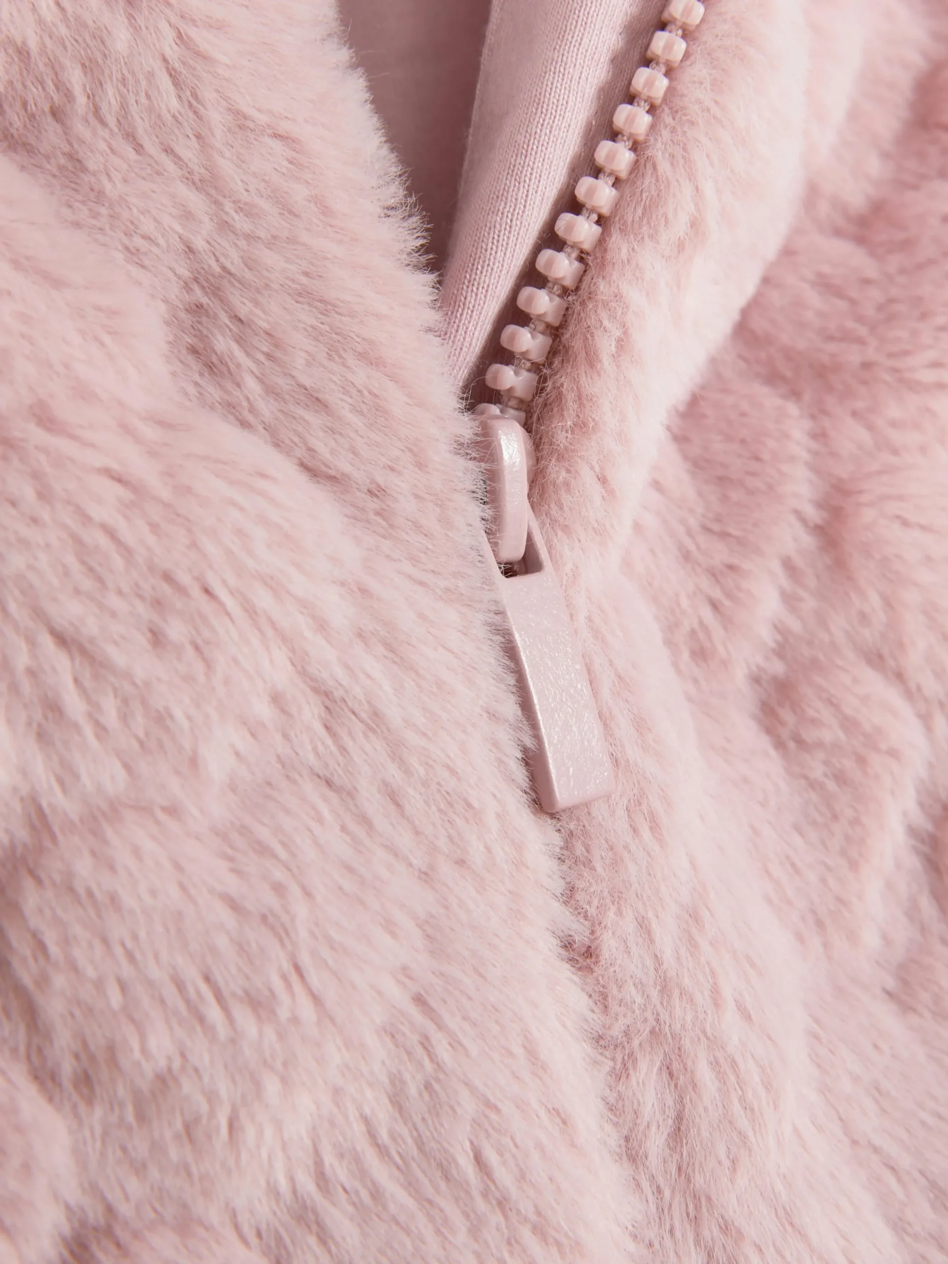 Heart Texture Faux Fur Vest
