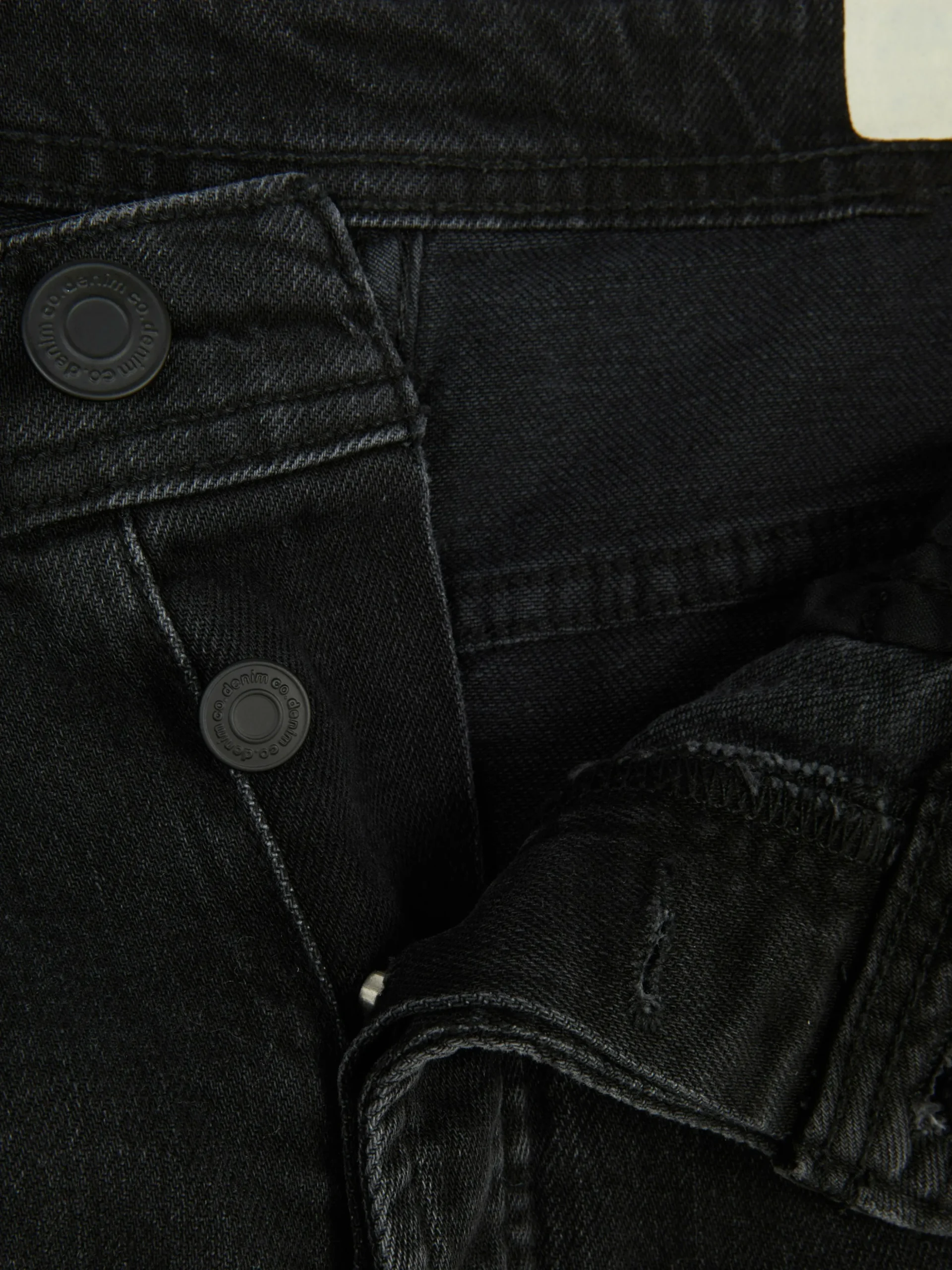 Relaxed Straight Jeans
