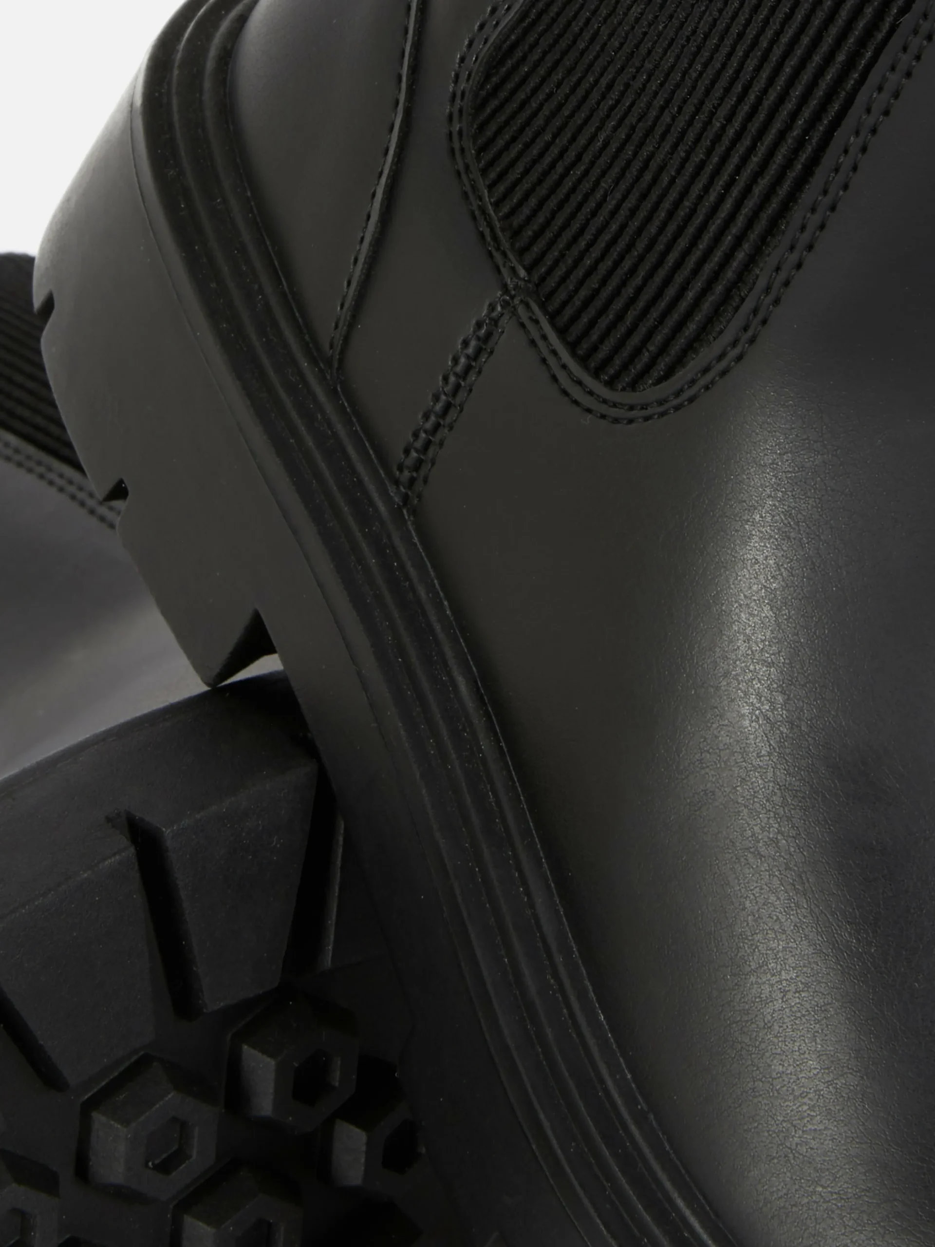 Round Toe Chelsea Boots