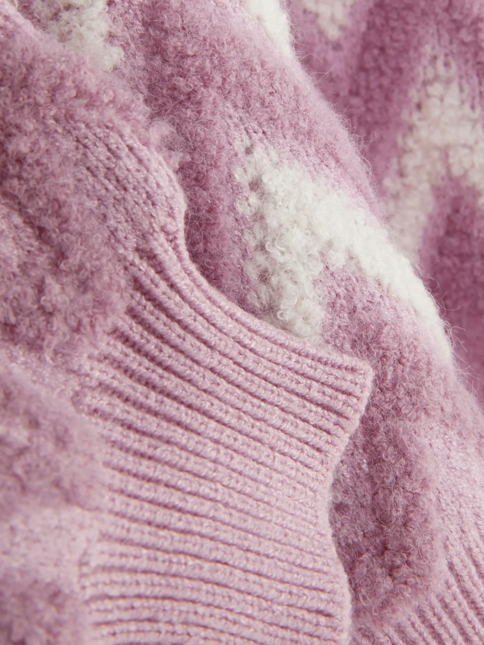 Zig-Zag Pattern Fluffy Knit Sweater